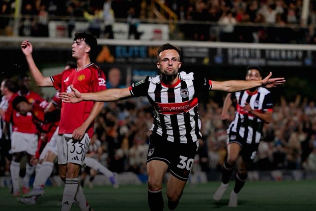 Batacazo en Inglaterra: Manchester United eliminado por un equipo de Cuarta División